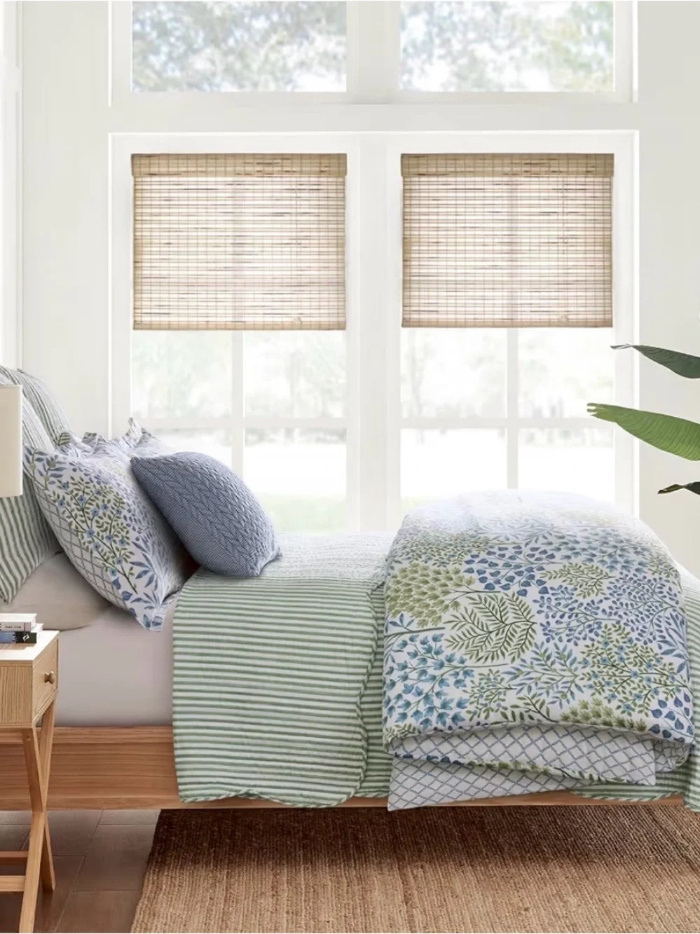 Levtex Home English Forest Green Quilt Set Full/Queen.